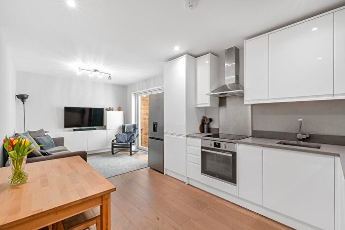 2 Bedroom Flat For Sale In Longmans Mews, Raynes Park, London, SW20