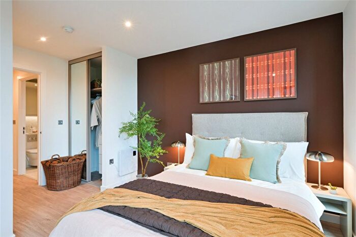 3 Bedroom Flat To Rent In Uncle Leeds, Whitehall, LS12