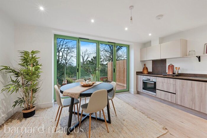 3 Bedroom End Of Terrace House For Sale In Bradmore Way, Coulsdon, CR5