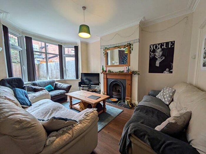 6 Bedroom Terraced House To Rent In Elmsthorpe Avenue, Nottingham, NG7