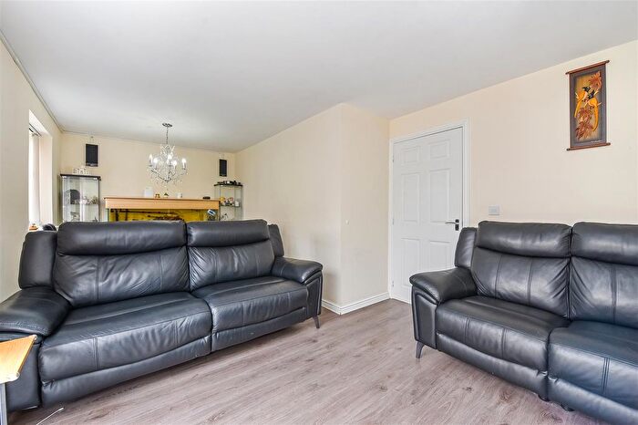 4 Bedroom Detached House For Sale In Saddle Way, Andover, SP11