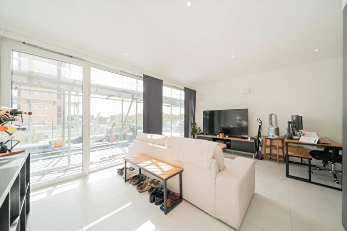1 Bedroom Flat To Rent In Richmond Road, London Fields, E8
