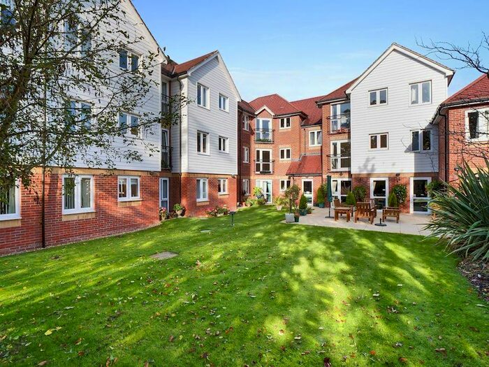 2 Bedroom Flat For Sale In Eadhelm Court, Penlee Close, Edenbridge, TN8