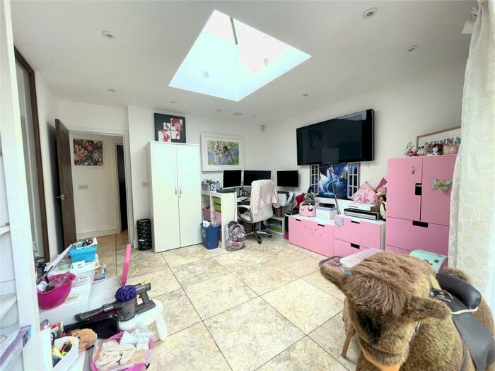 5 Bedroom Bungalow To Rent In Station Road, Lingfield, RH7