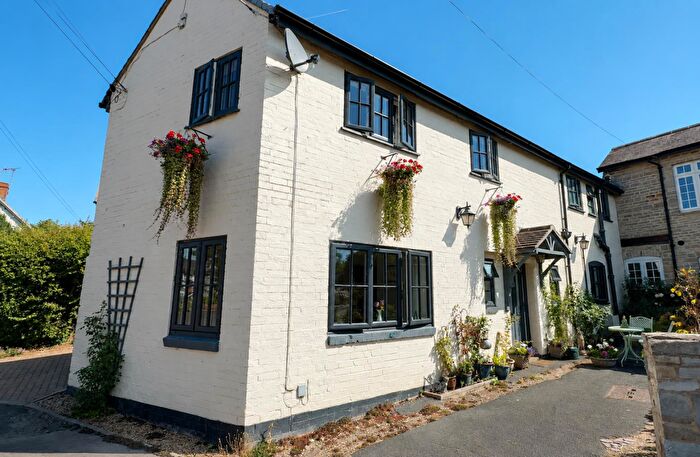 3 Bedroom Semi Detached House For Sale In Grange Road, Bidford-On-Avon, Alcester, B50
