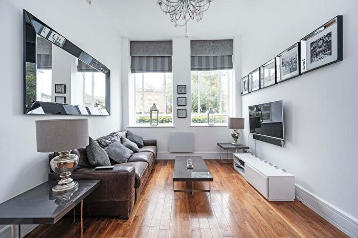 2 Bedroom Flat To Rent In Rosebery Avenue, Clerkenwell, London, EC1R