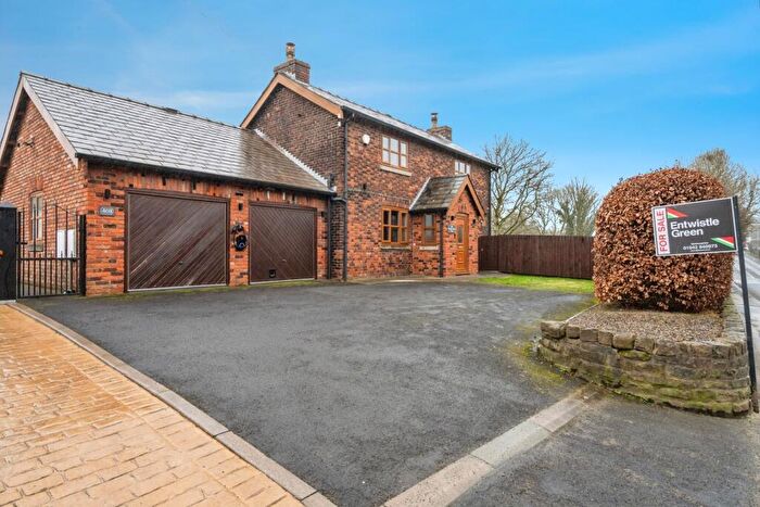 4 Bedroom Detached House For Sale In Wigan Road, Westhoughton, Bolton, Greater Manchester, BL5