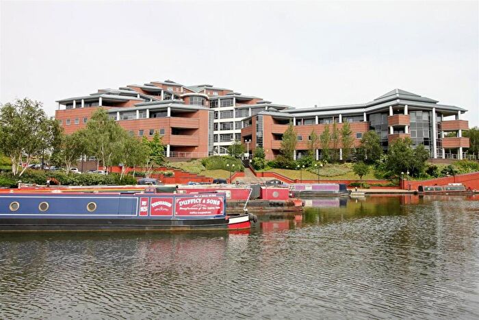1 Bedroom Flat For Sale In Landmark, Waterfront West, Brierley Hill, DY5