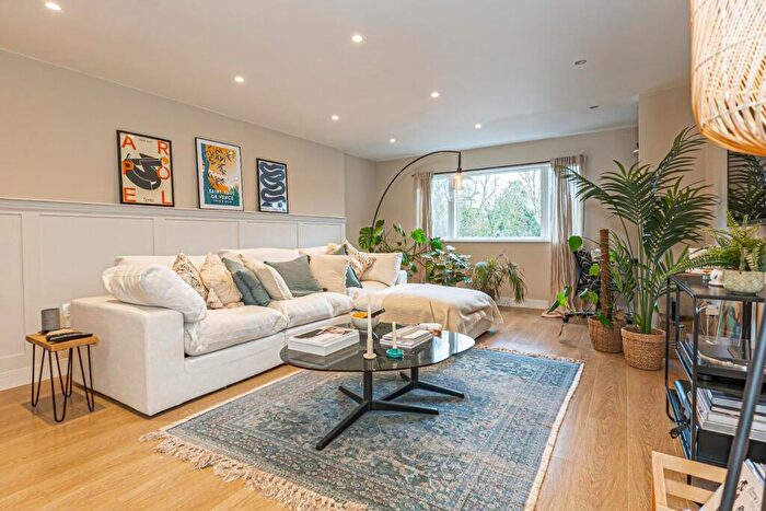 2 Bedroom House For Sale In Brook Street, Tring, HP23