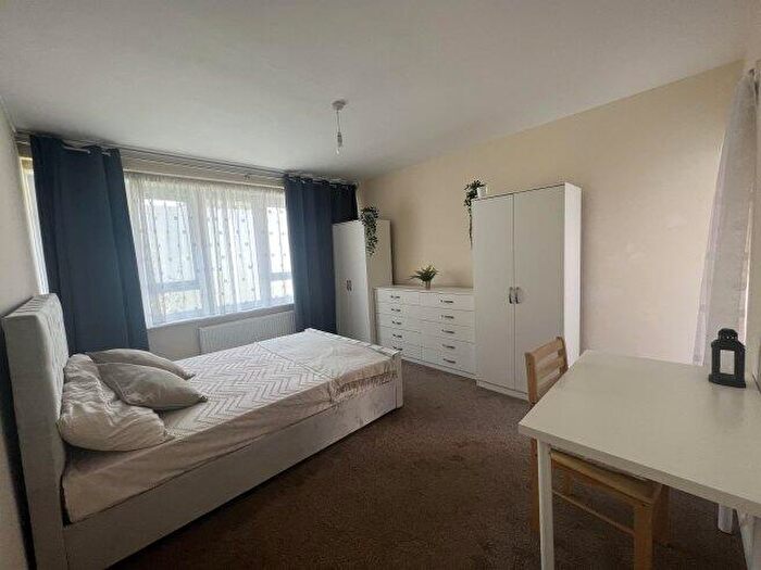 4 Bedroom Flat To Rent In Watling Gardens, NW2