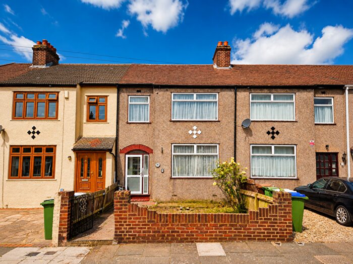 3 Bedroom Terraced House For Sale In Powys Close, Bexleyheath, DA7