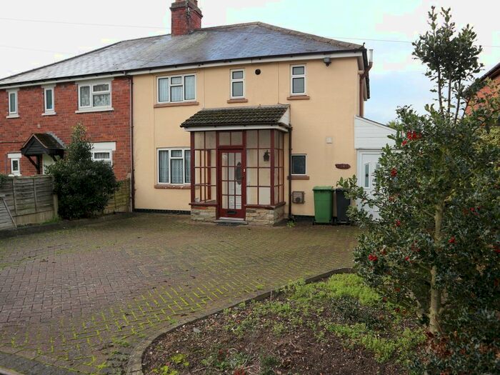 3 Bedroom Semi-Detached House To Rent In Uffmoor Estate, Halesowen B63