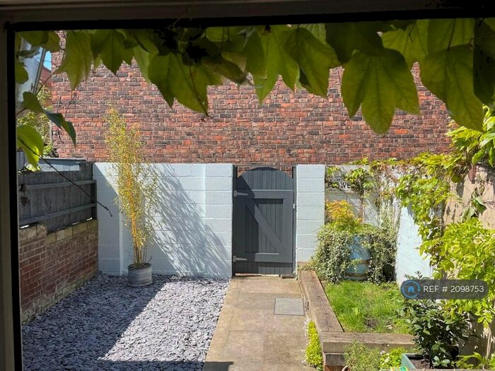 2 Bedroom Terraced House To Rent In Derwent Avenue, Hull, HU3