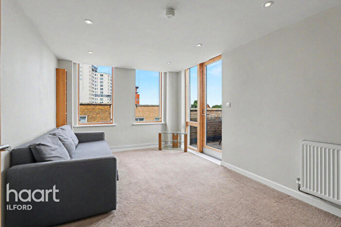 1 Bedroom Apartment For Sale In High Road, Ilford, IG1