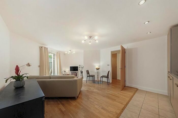 2 Bedroom Flat To Rent In Stane Grove, SW9
