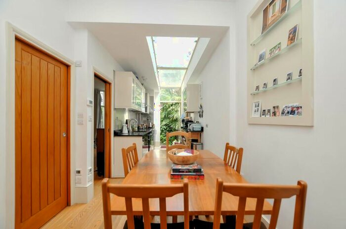 1 Bedroom Flat To Rent In Clissold Crescent, Stoke Newington, N16