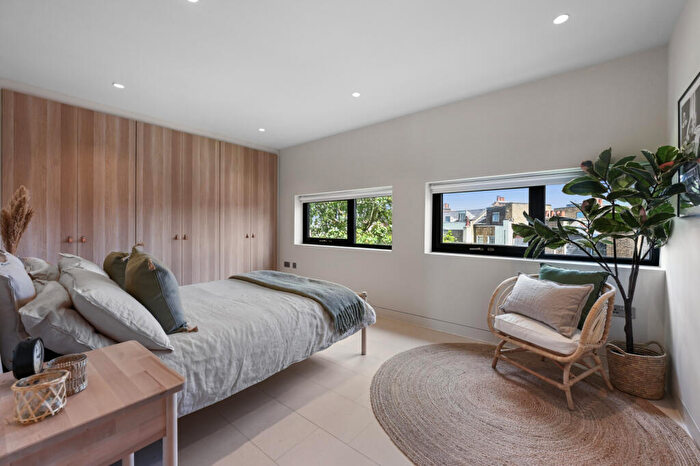 1 Bedroom Flat To Rent In Latitude House, Oval Road, NW1