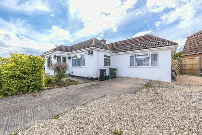 3 Bedroom Bungalow For Sale In Albert Road, Severn Beach, Bristol, Gloucestershire, BS35