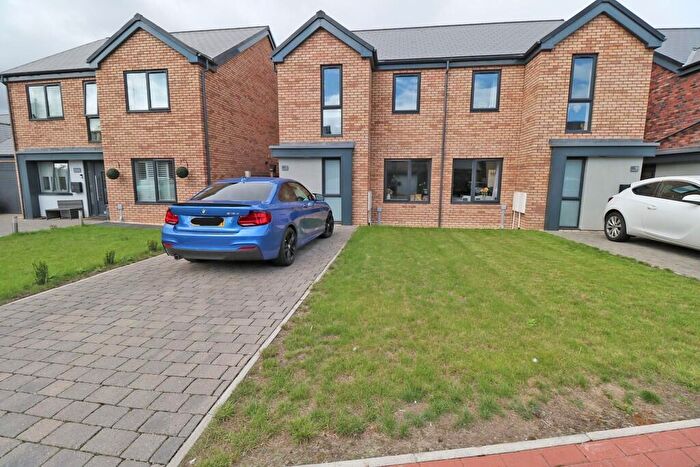 3 Bedroom Semi-Detached House For Sale In Horseshoe Close, Belton, DN9