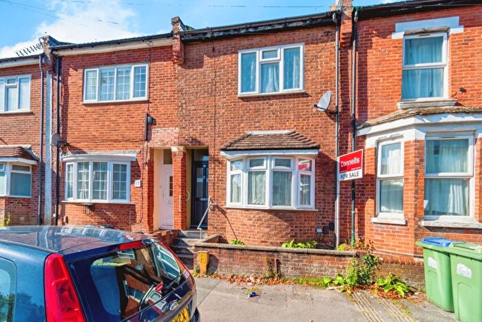 3 Bedroom Terraced House For Sale In Woodside Road, Southampton, Hampshire, SO17