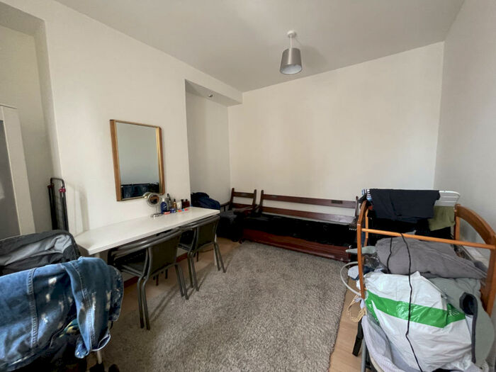 4 Bedroom Terraced House To Rent In Lambton Grove, Leeds, West Yorkshire, LS8