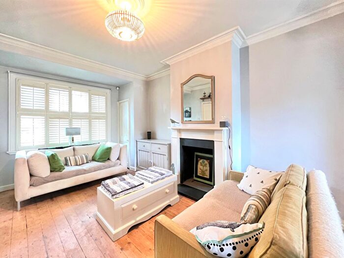 3 Bedroom Flat To Rent In Derinton Road, Tooting, SW17