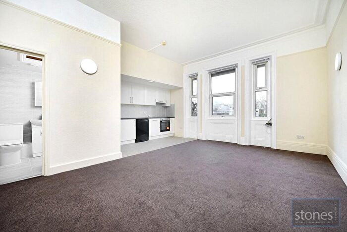 Apartment To Rent In Strathray Gardens, London, NW3