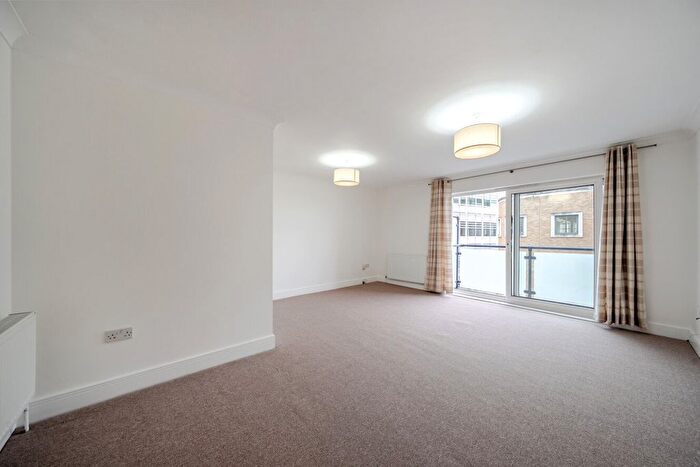 2 Bedroom Flat For Sale In Hartfield Crescent, Wimbledon, London, SW19