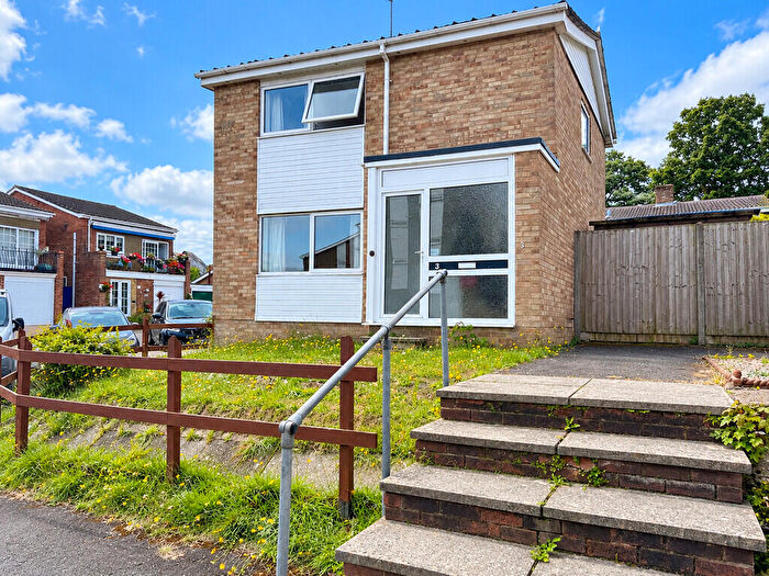3 Bedroom Detached House To Rent In Mount House Close, Hythe, SO45