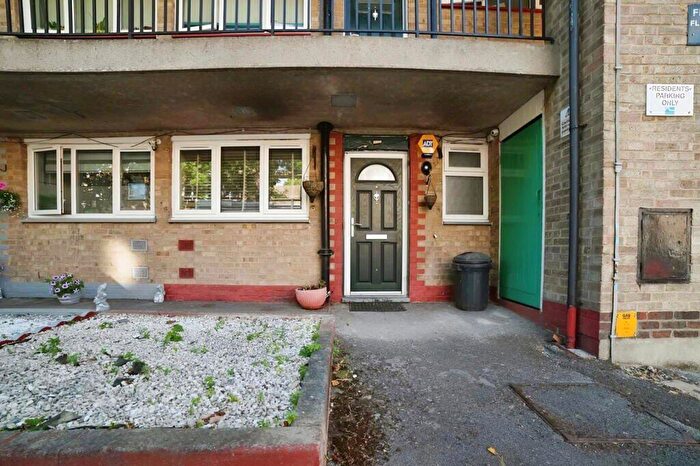 1 Bedroom Apartment For Sale In Flintmill Crescent, London, SE3