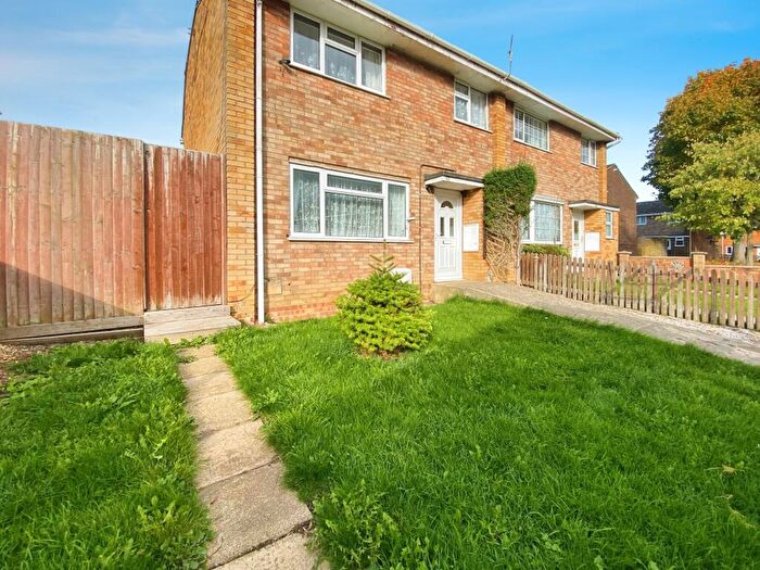 3 Bedroom Semi Detached House For Sale In Danesmoor, Banbury, Oxfordshire, OX16