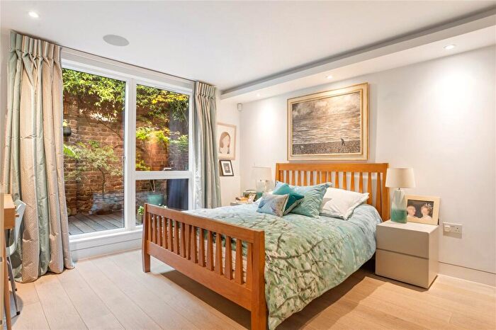 3 Bedroom Terraced House For Sale In River Street Mews, Clerkenwell, London, EC1R