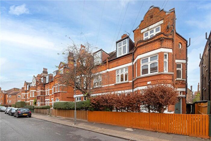 2 Bedroom Apartment For Sale In Wexford Road, Balham, London, SW12