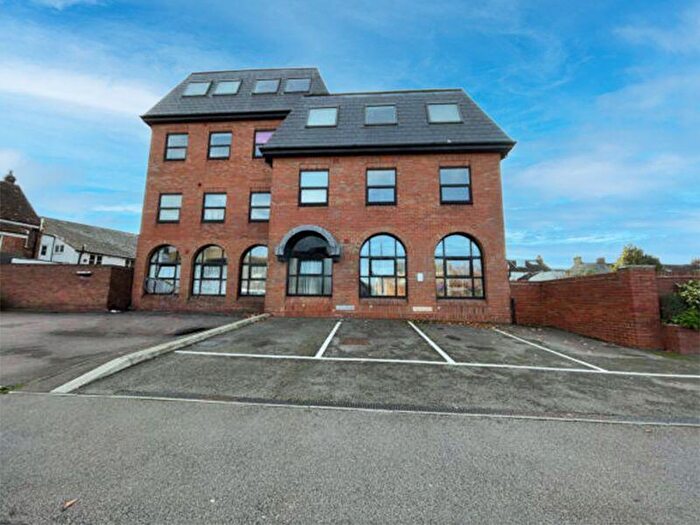 2 Bedroom Apartment For Sale In West Street, Dunstable, LU6