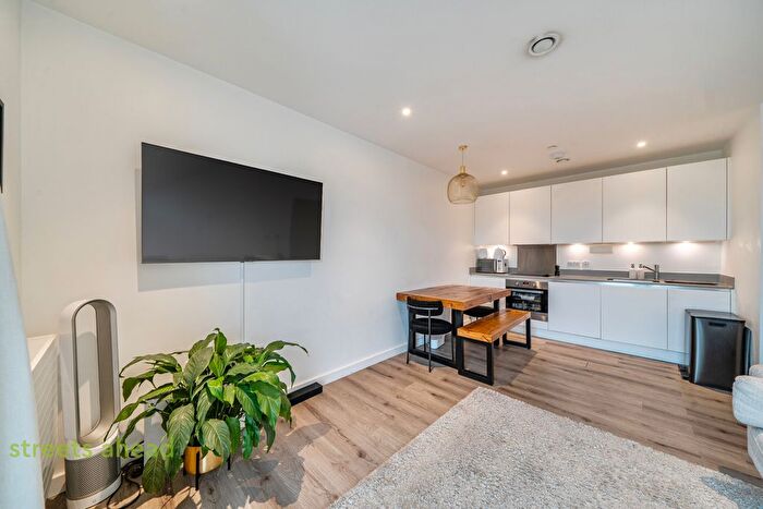 1 Bedroom Flat For Sale In Addiscombe Grove, Croydon, CR0