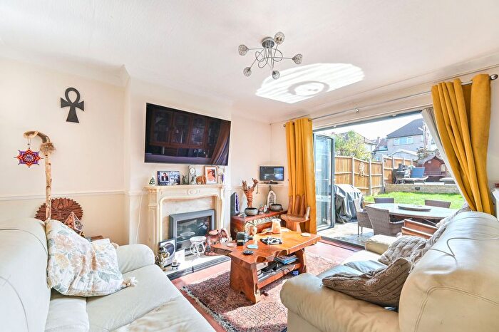 4 Bedroom Detached House For Sale In Selsdon Road, Dollis Hill, London, NW2