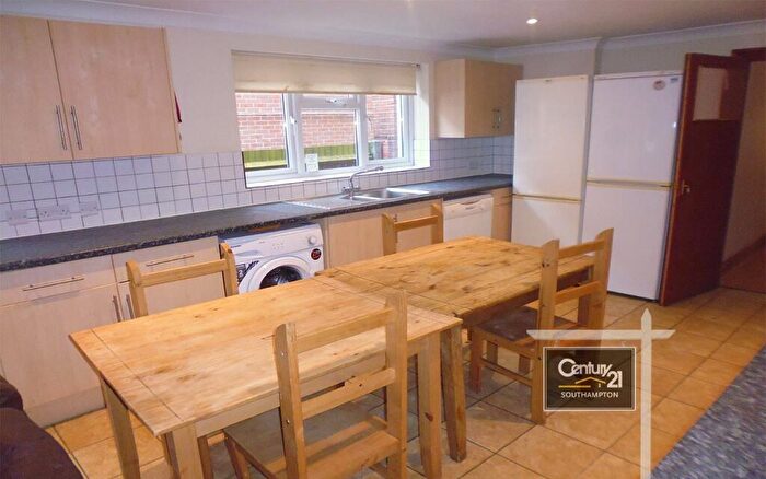 6 Bedroom Terraced House To Rent In |Ref: |, Lodge Road, Southampton, SO4