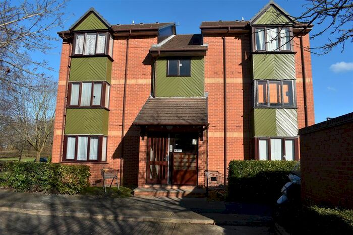 Studio To Rent In Maltby Drive, Enfield, EN1