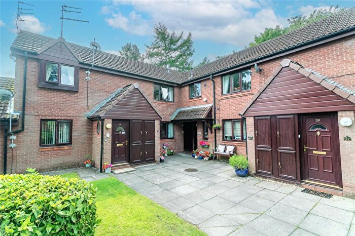 1 Bedroom Apartment For Sale In Ford Gardens, Bamford, Rochdale, OL11
