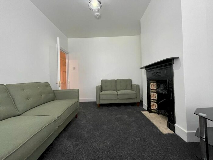 2 Bedroom Flat To Rent In Chapter Road, London, NW2