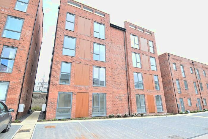 2 Bedroom Flat To Rent In 82 Carnforth Avenue, Wakefied WF1