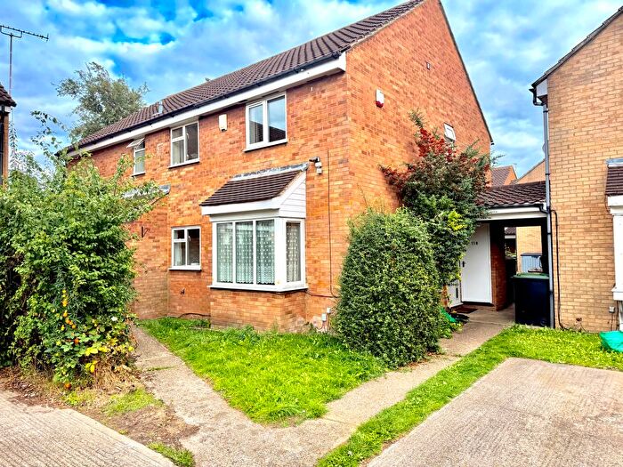 2 Bedroom Property To Rent In Lincoln Crescent, Biggleswade, SG18
