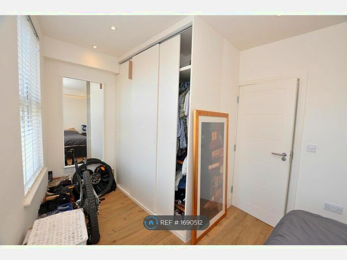 1 Bedroom Flat To Rent In High Road, London, N2