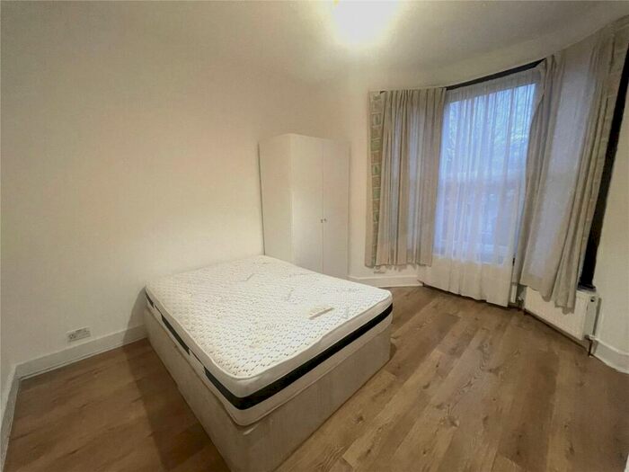2 Bedroom Flat To Rent In Hornsey Park Road, Harringay, London, N8