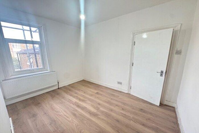 2 Bedroom Flat To Rent In Braemar Road, London, E13