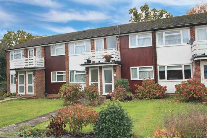 2 Bedroom Flat To Rent In Stamford Close, Harrow Weald, Harrow HA3