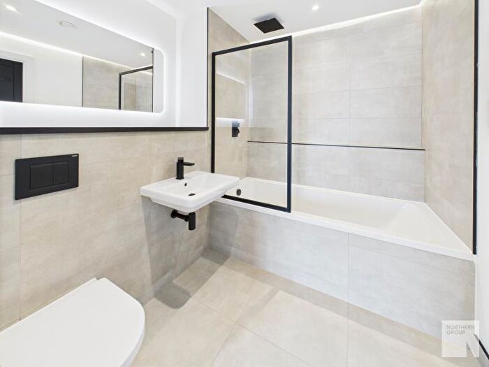 2 Bedroom Apartment To Rent In Apt . :: One Silk Street, M4