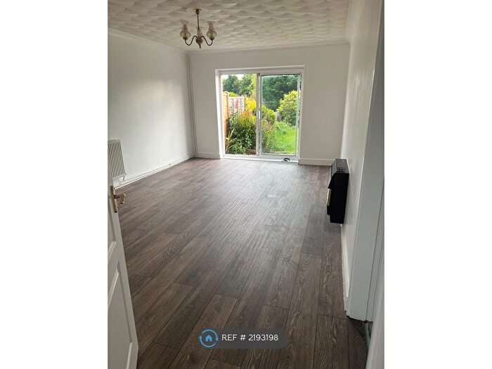 3 Bedroom Semi-Detached House To Rent In Pennine Way, Peterborough, PE4