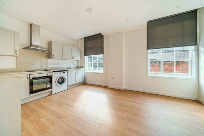 2 Bedroom Flat To Rent In King Street, Maidstone, ME14