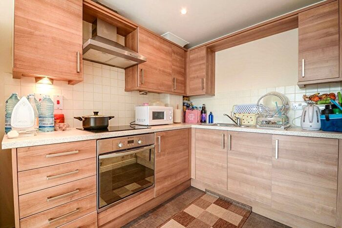 1 Bedroom Flat To Rent In Harwoods Road, Watford, Hertfordshire, WD18